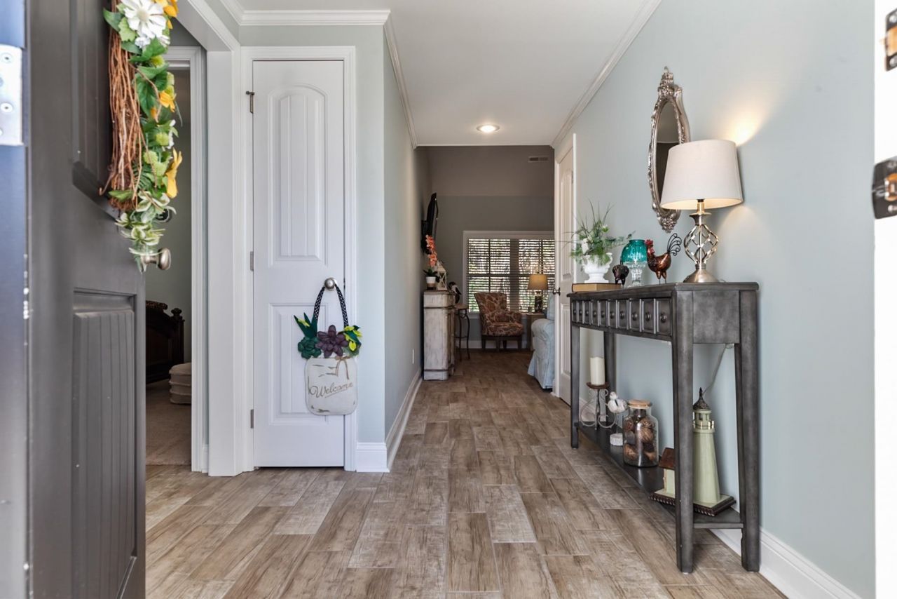 214 Clearwater Dr. Photo 2