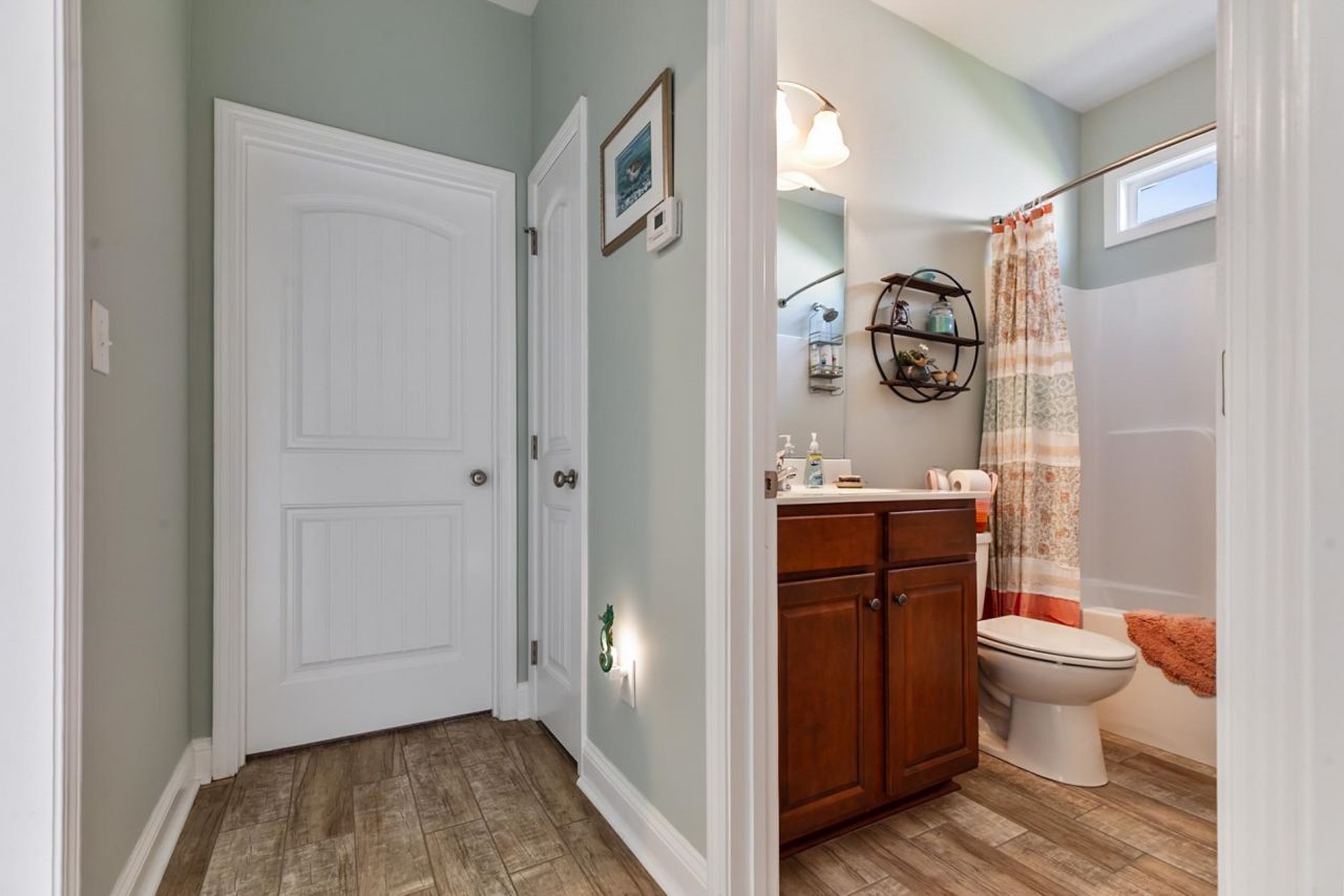 214 Clearwater Dr. Photo 32