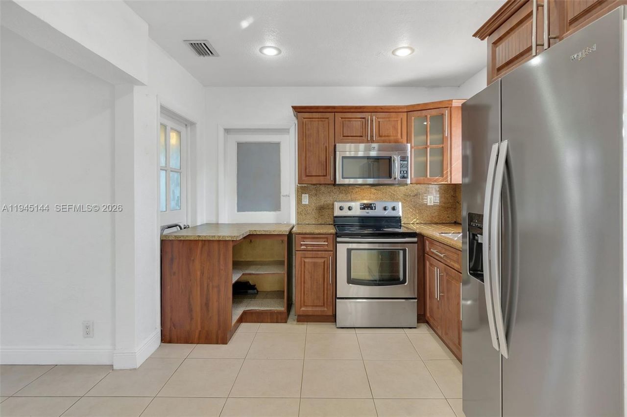 3235 NW 23rd Ave, Miami, FL 33142 Photo