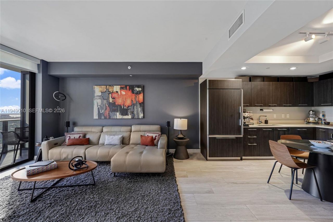 45 SW 9th St, Unit 3405, Miami, FL 33130 Photo