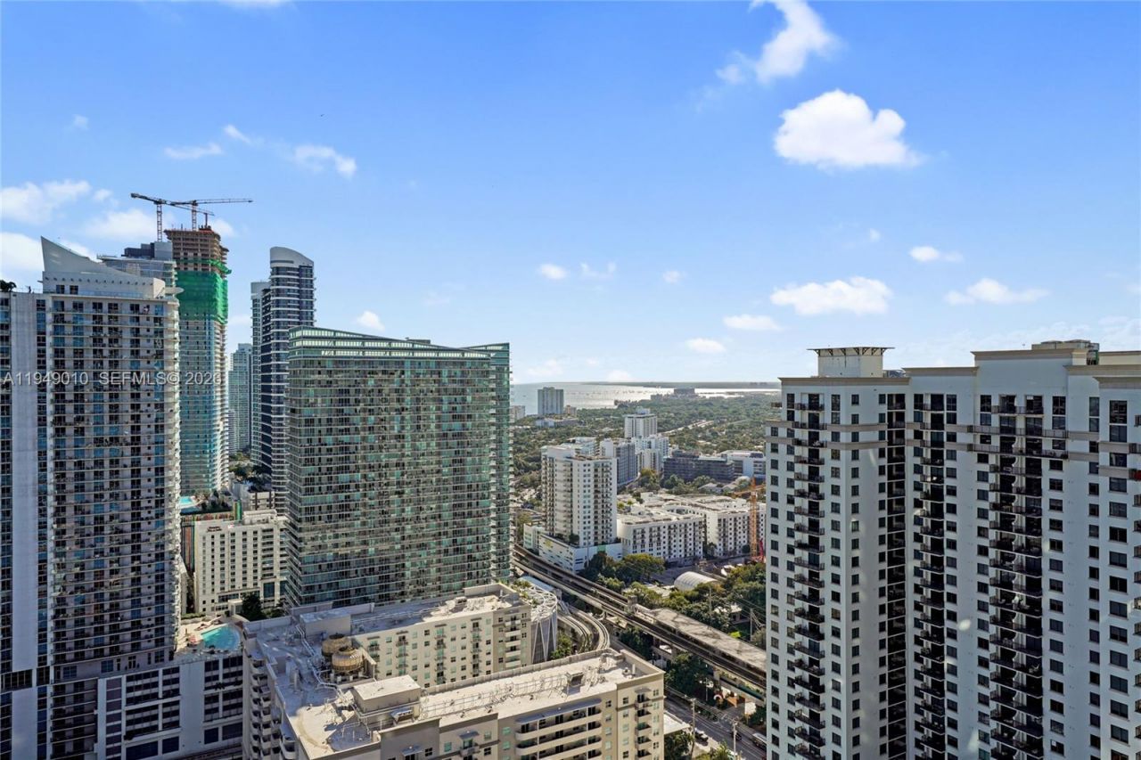 45 SW 9th St, Unit 3405, Miami, FL 33130 Photo