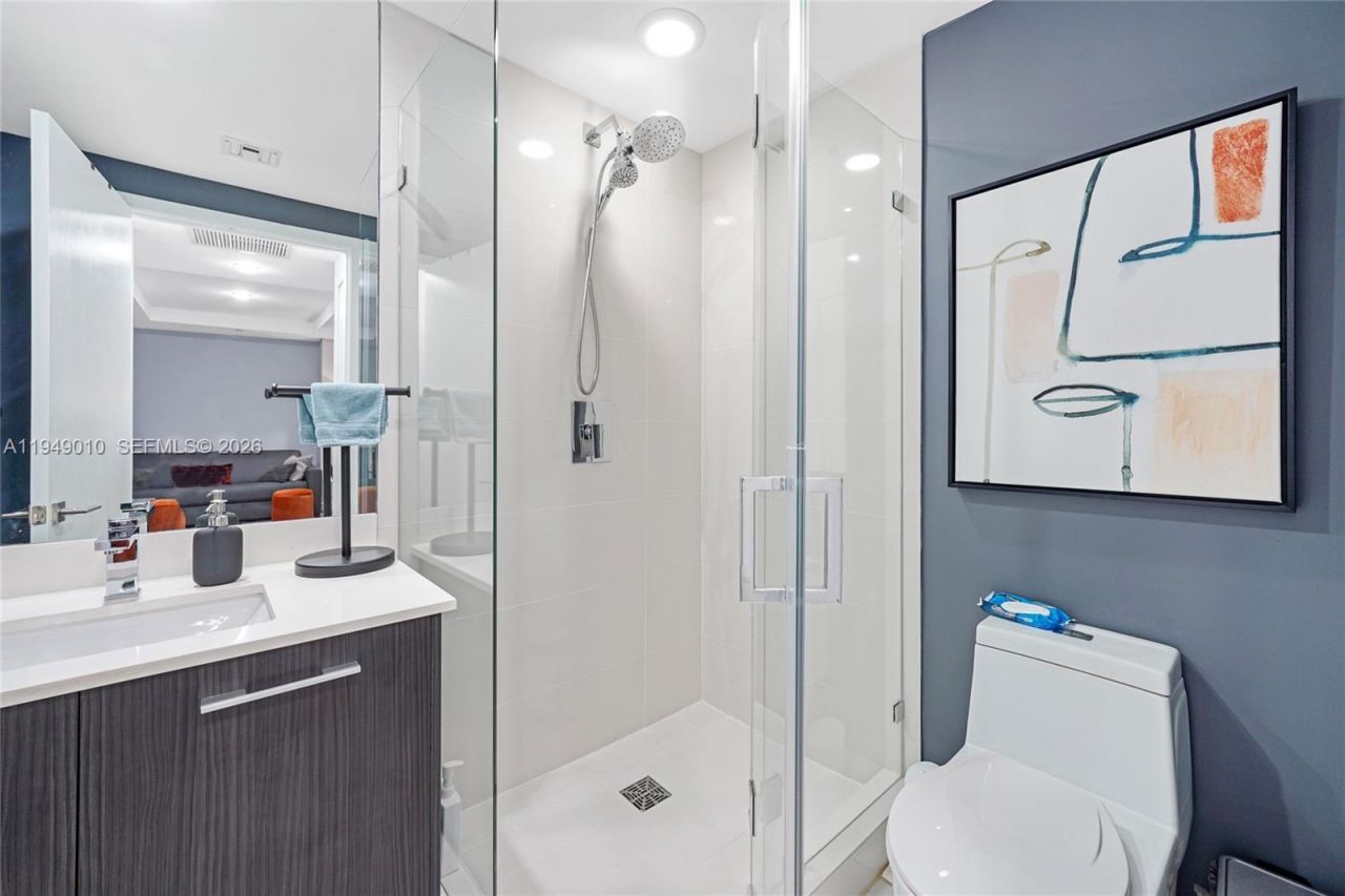 45 SW 9th St, Unit 3405, Miami, FL 33130 Photo