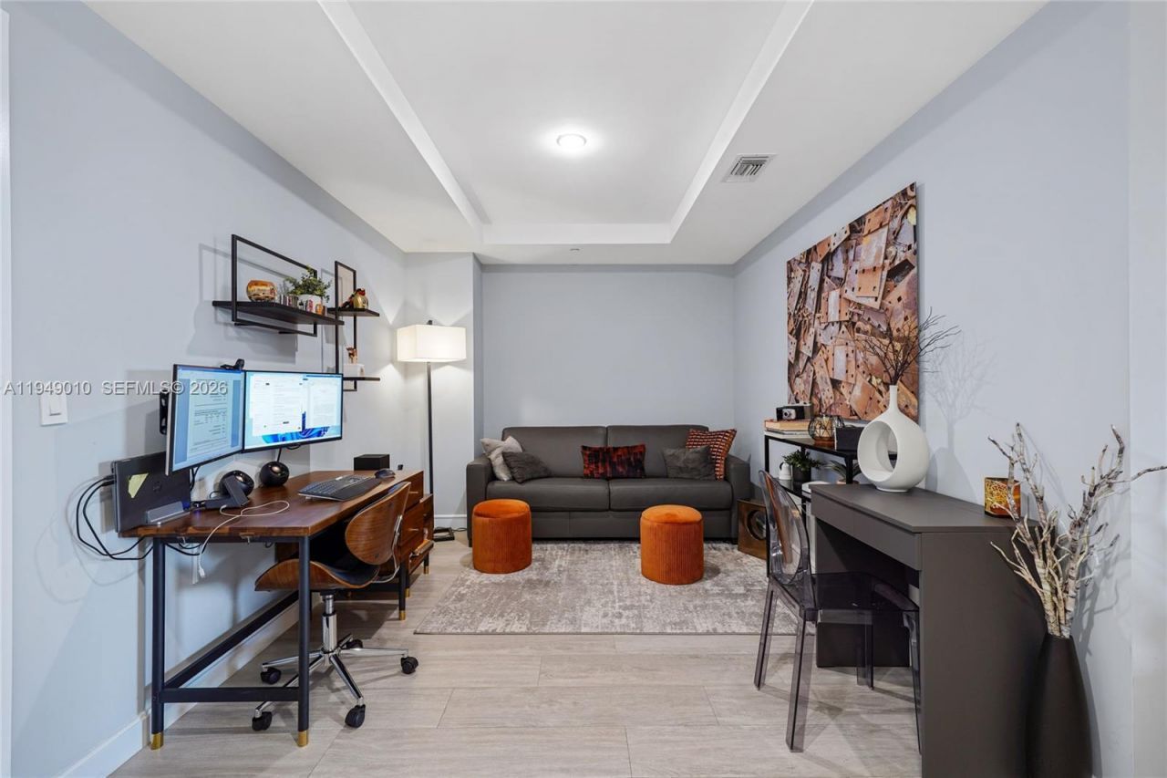 45 SW 9th St, Unit 3405, Miami, FL 33130 Photo