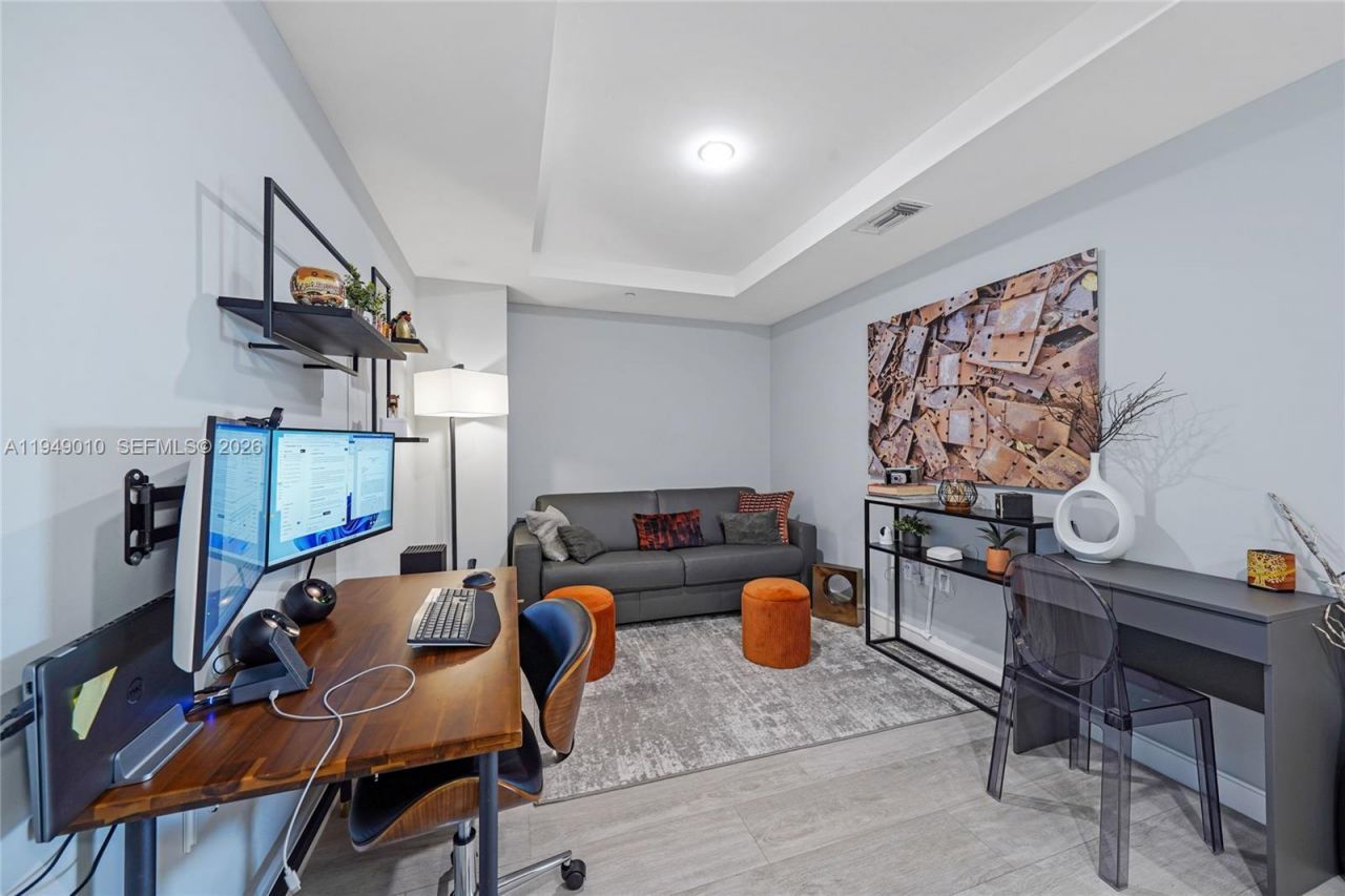 45 SW 9th St, Unit 3405, Miami, FL 33130 Photo