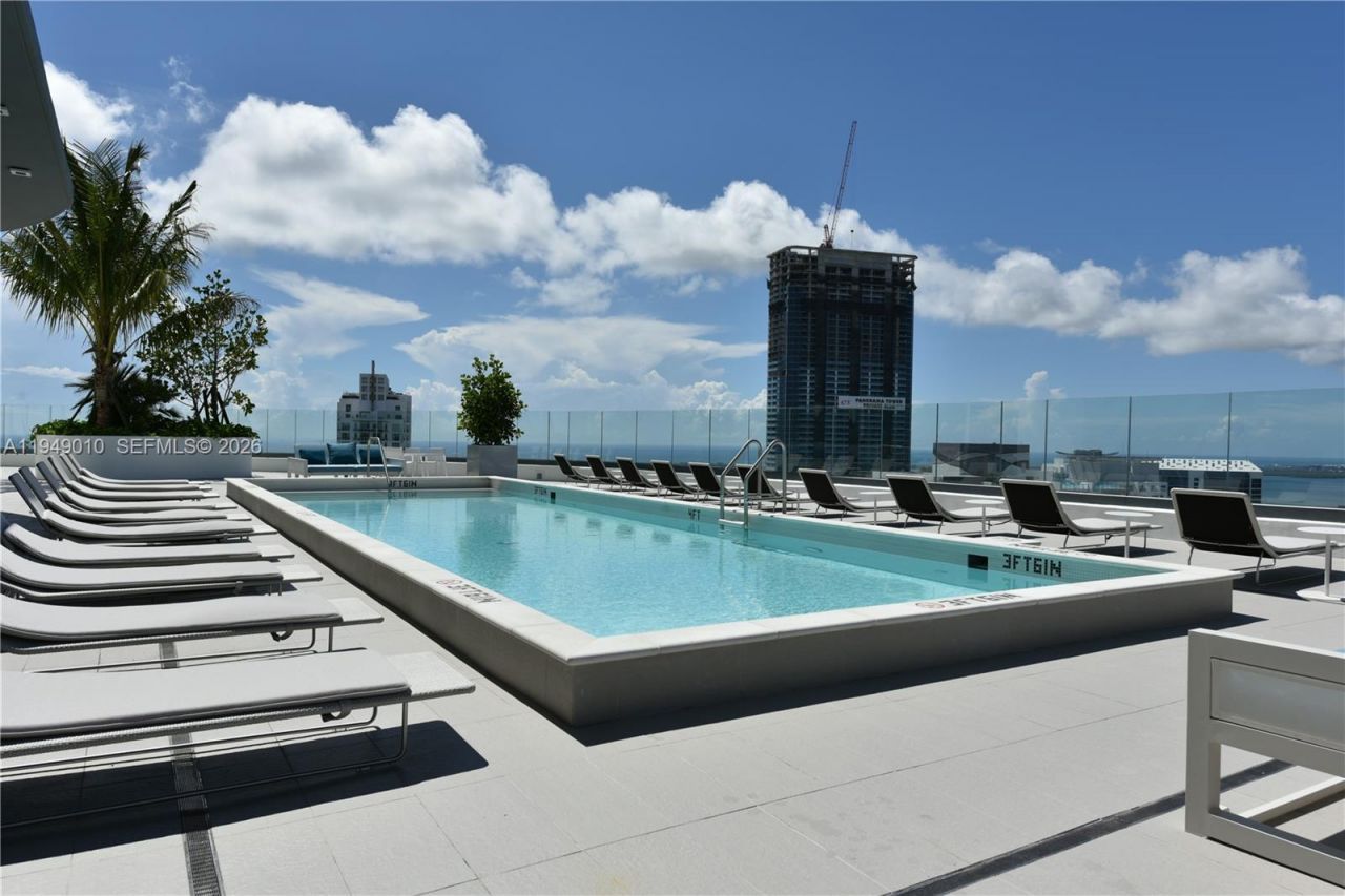 45 SW 9th St, Unit 3405, Miami, FL 33130 Photo