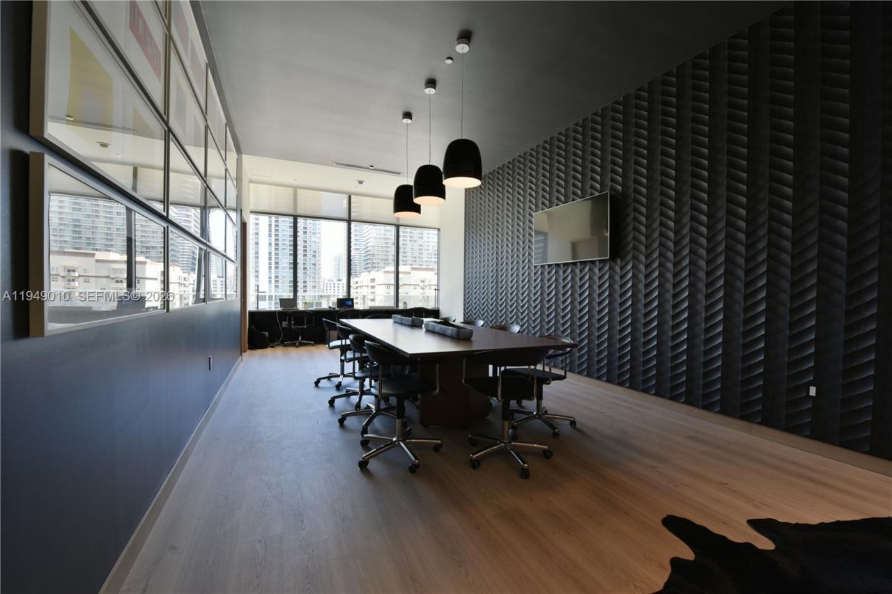 45 SW 9th St, Unit 3405, Miami, FL 33130 Photo