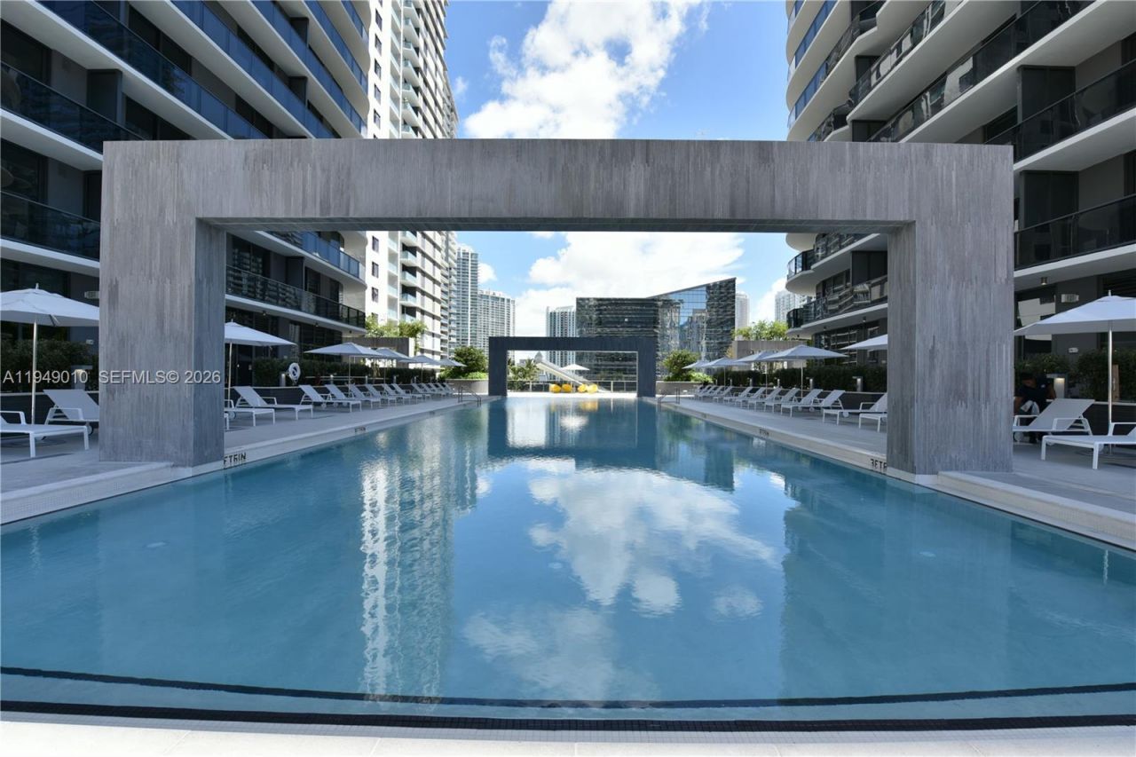 45 SW 9th St, Unit 3405, Miami, FL 33130 Photo