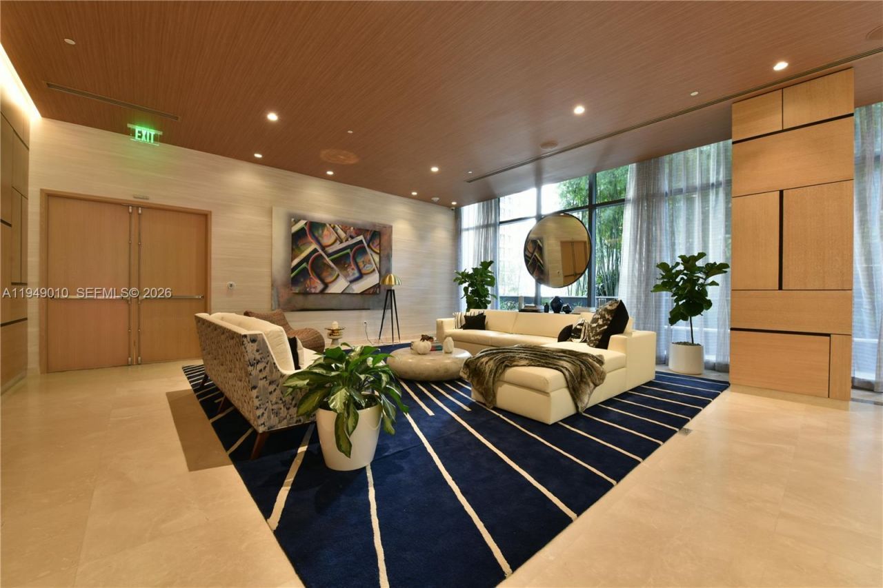 45 SW 9th St, Unit 3405, Miami, FL 33130 Photo