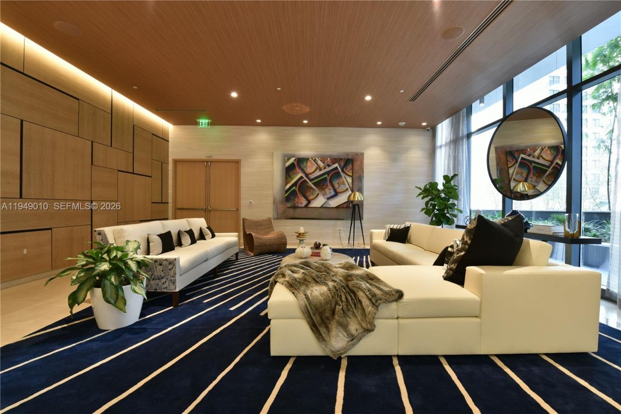 45 SW 9th St, Unit 3405, Miami, FL 33130 Photo