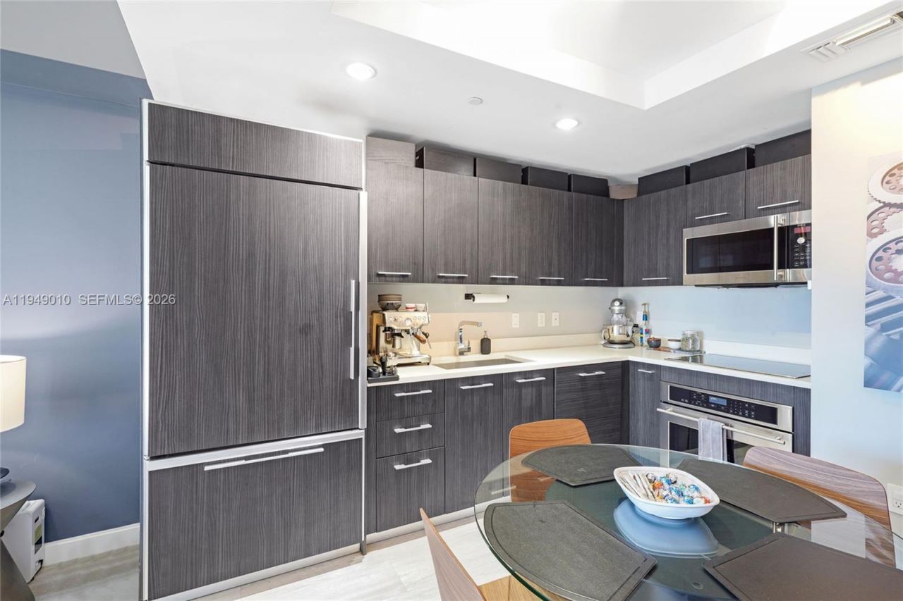 45 SW 9th St, Unit 3405, Miami, FL 33130 Photo