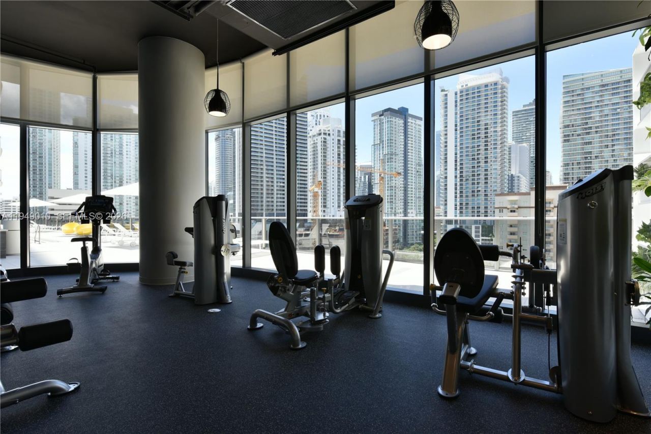 45 SW 9th St, Unit 3405, Miami, FL 33130 Photo