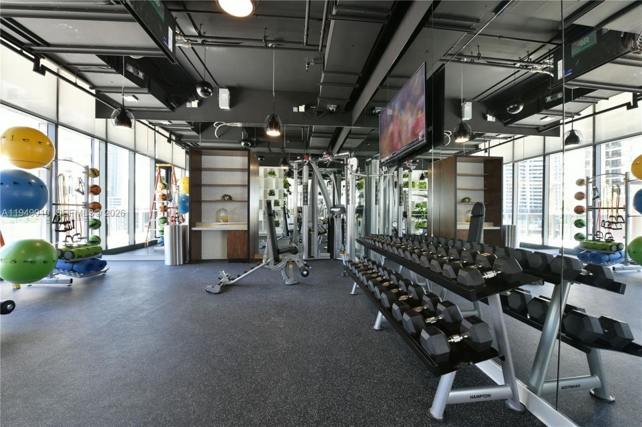 45 SW 9th St, Unit 3405, Miami, FL 33130 Photo