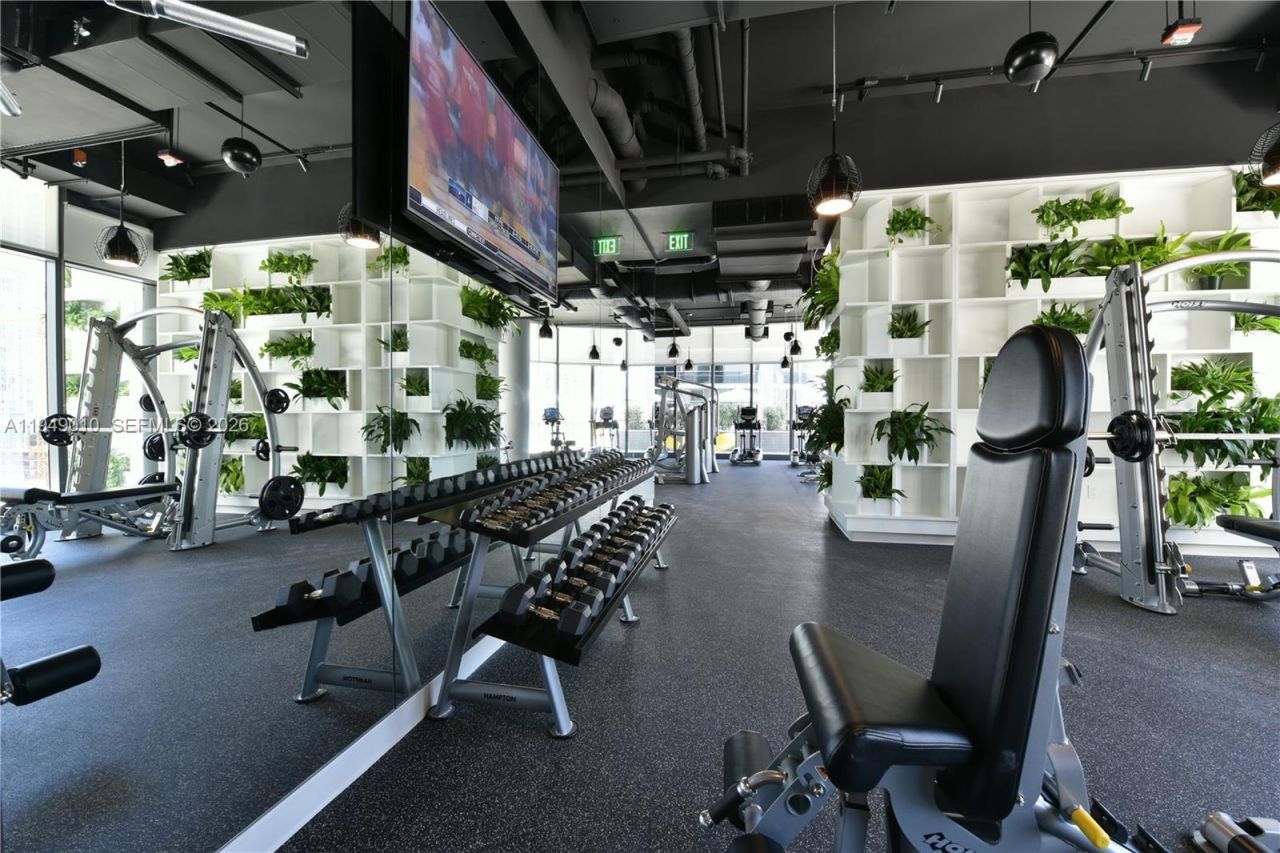 45 SW 9th St, Unit 3405, Miami, FL 33130 Photo