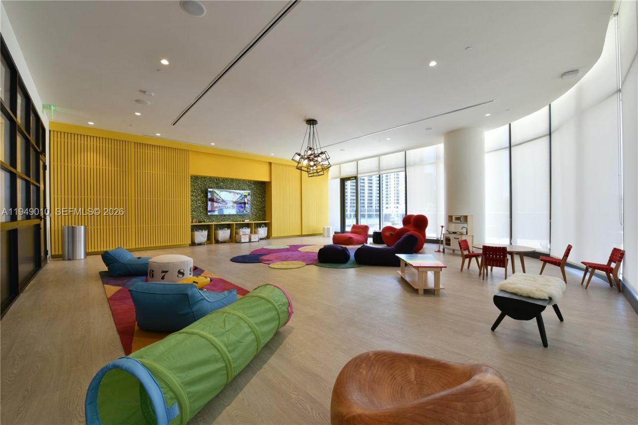 45 SW 9th St, Unit 3405, Miami, FL 33130 Photo