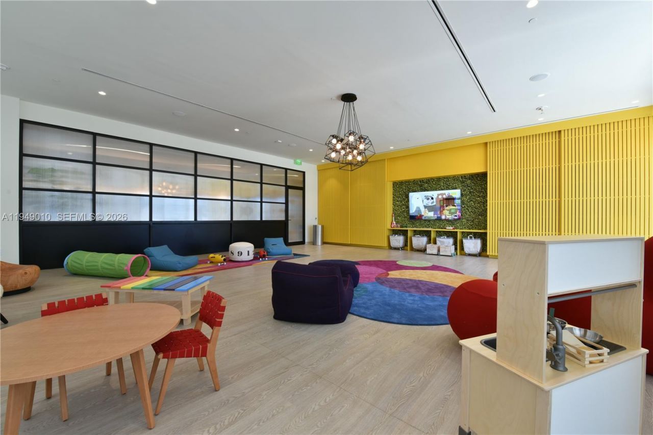 45 SW 9th St, Unit 3405, Miami, FL 33130 Photo