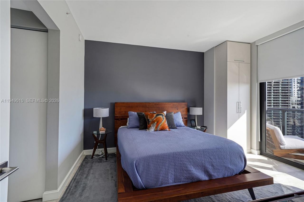 45 SW 9th St, Unit 3405, Miami, FL 33130 Photo