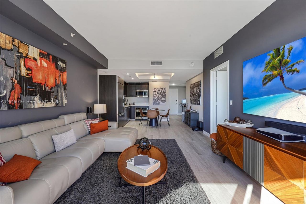 45 SW 9th St, Unit 3405, Miami, FL 33130 Photo