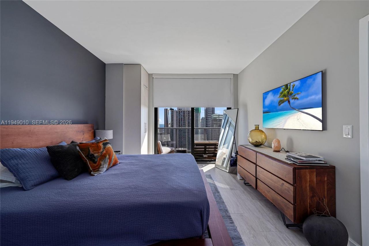 45 SW 9th St, Unit 3405, Miami, FL 33130 Photo