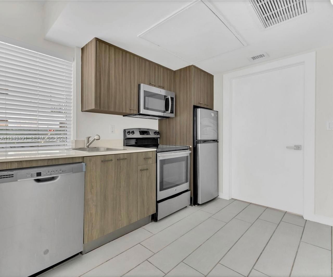 740 Meridian Ave, Unit 18, Miami Beach, FL 33139 Photo