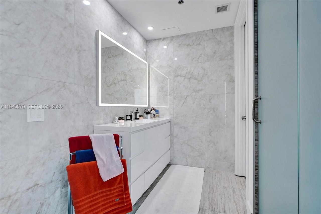 1100 Biscayne Blvd, Unit 3708, Miami, FL 33132 Photo