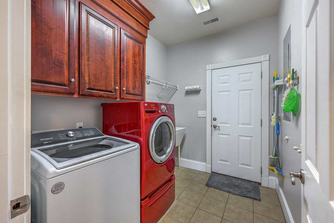 4428 Wild Thicket Lane Photo 33