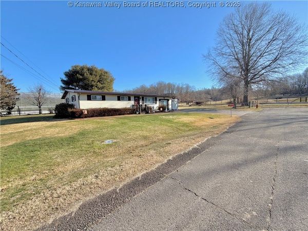 285 Foster Street, Mason, WV 25260