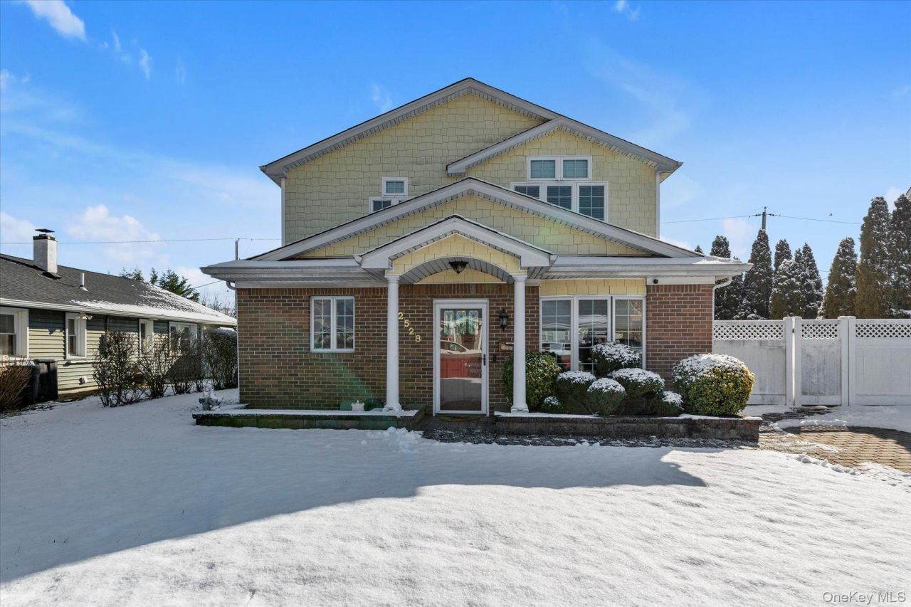 2528 Balsam Avenue, East Meadow, NY 11554 Main Photo