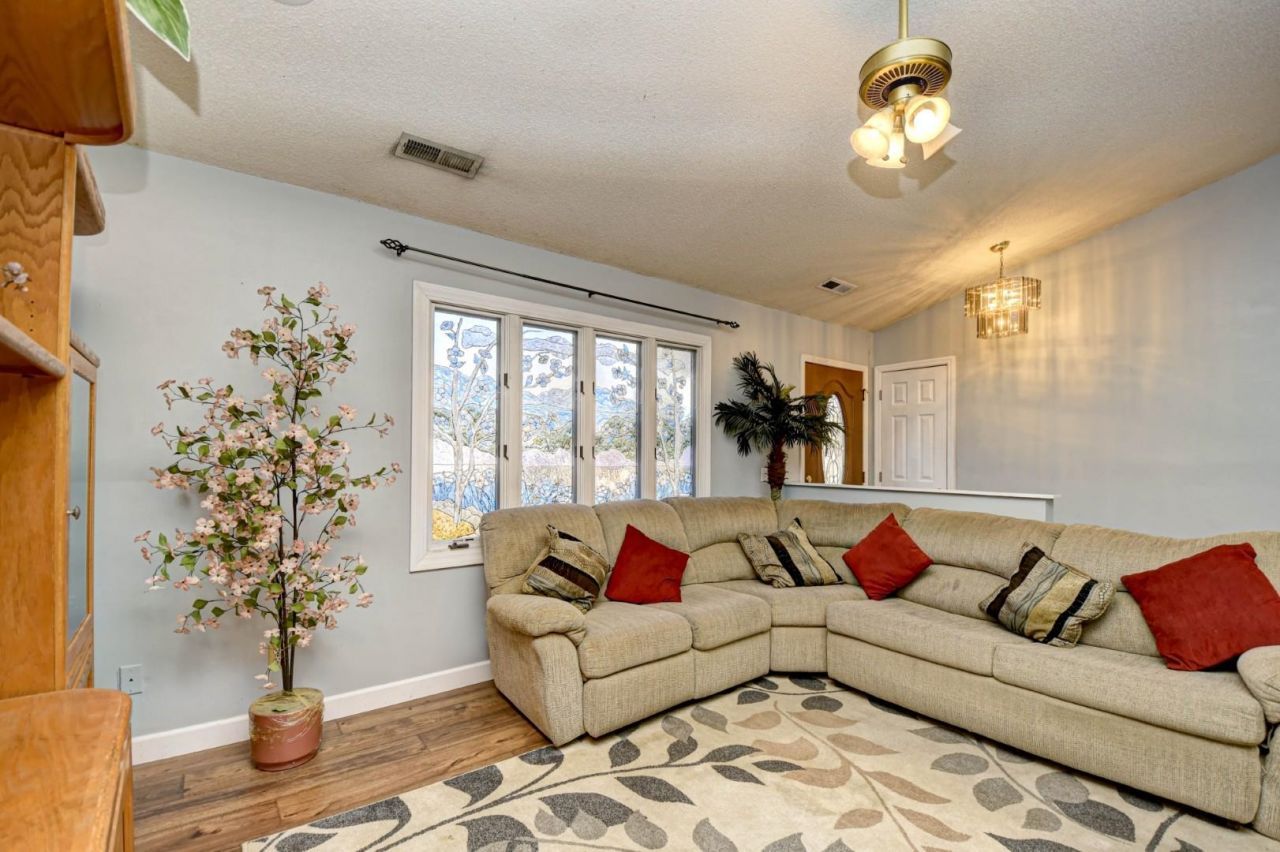 1705 Duke Rd. Photo 6