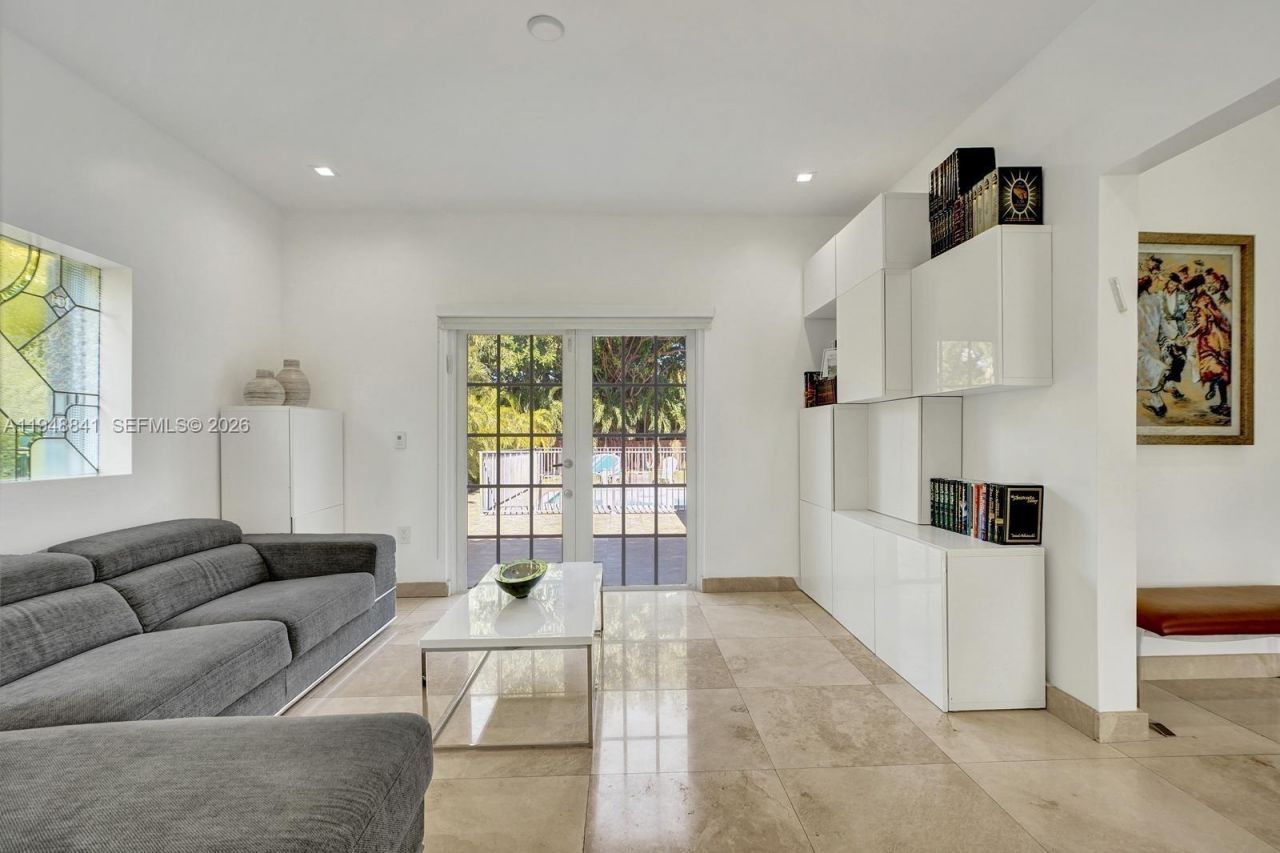 3757 Prairie Ave, Miami Beach, FL 33140 Photo