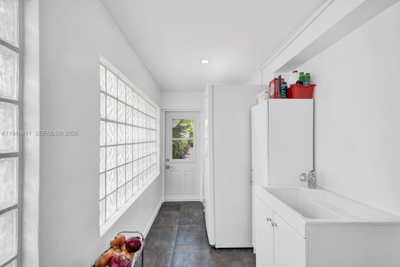 3757 Prairie Ave, Miami Beach, FL 33140 Photo