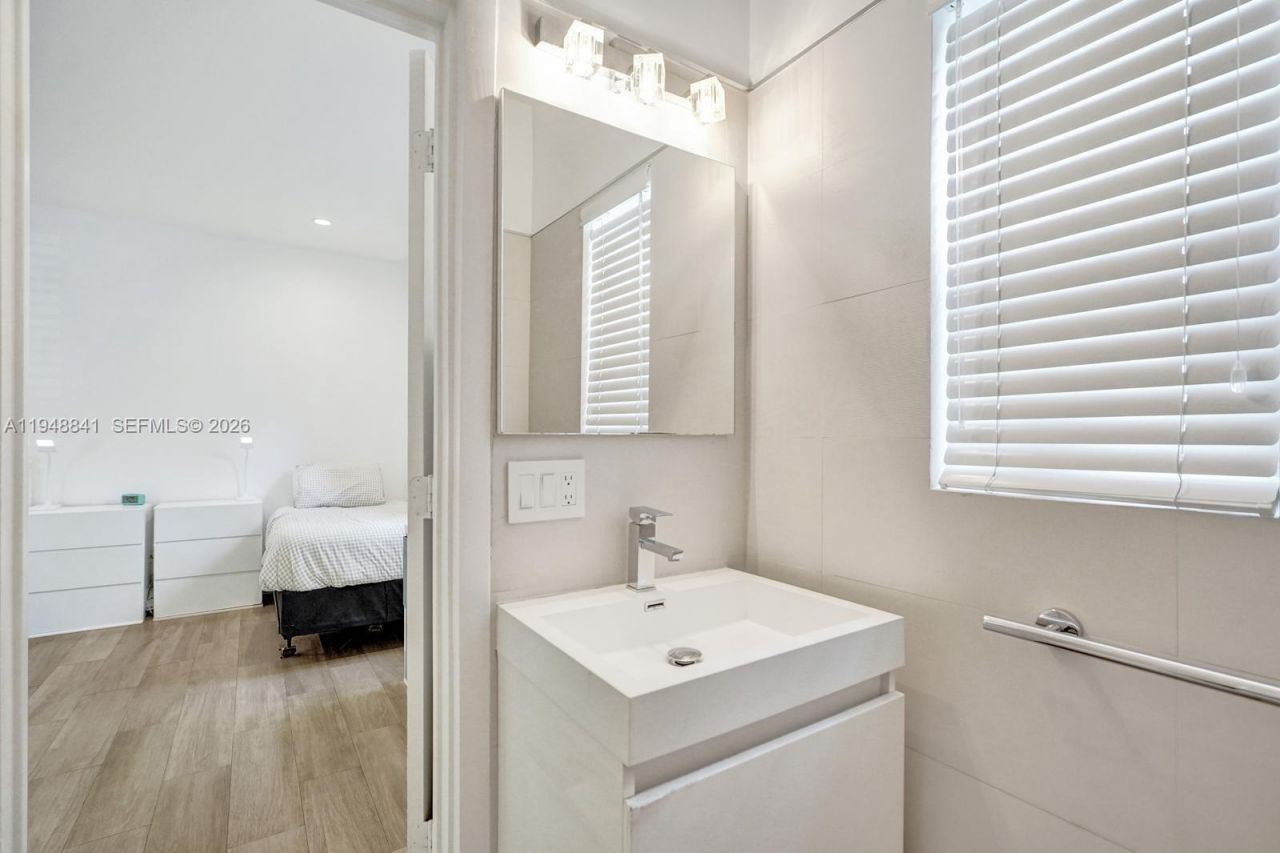 3757 Prairie Ave, Miami Beach, FL 33140 Photo