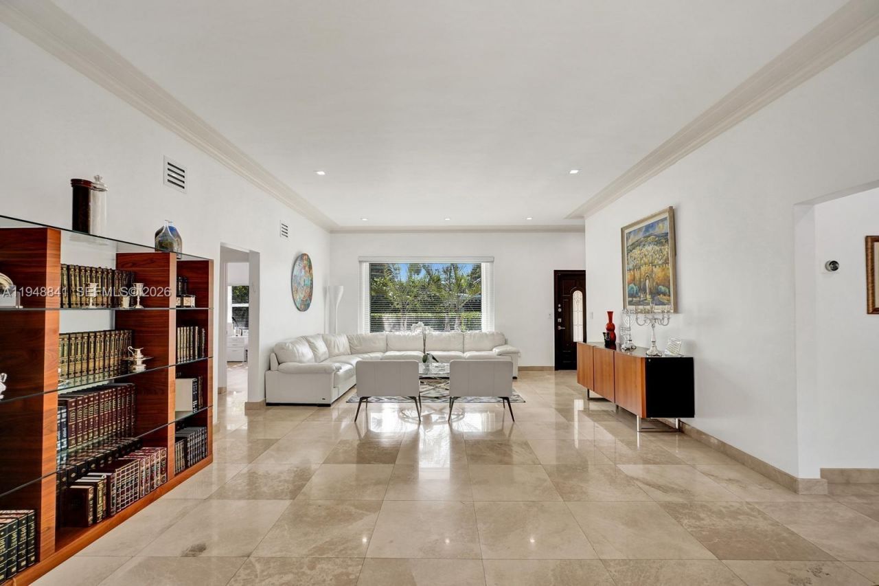 3757 Prairie Ave, Miami Beach, FL 33140 Photo