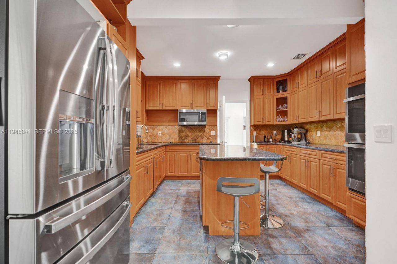 3757 Prairie Ave, Miami Beach, FL 33140 Photo