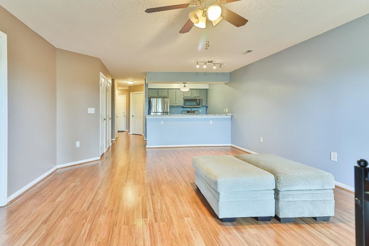 4990 Windsor Green Way Photo 6