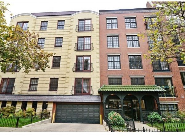 512 W Barry Avenue, Unit 206, Chicago, IL 60657