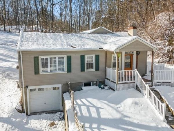 16 High St, Blairstown, NJ 07825