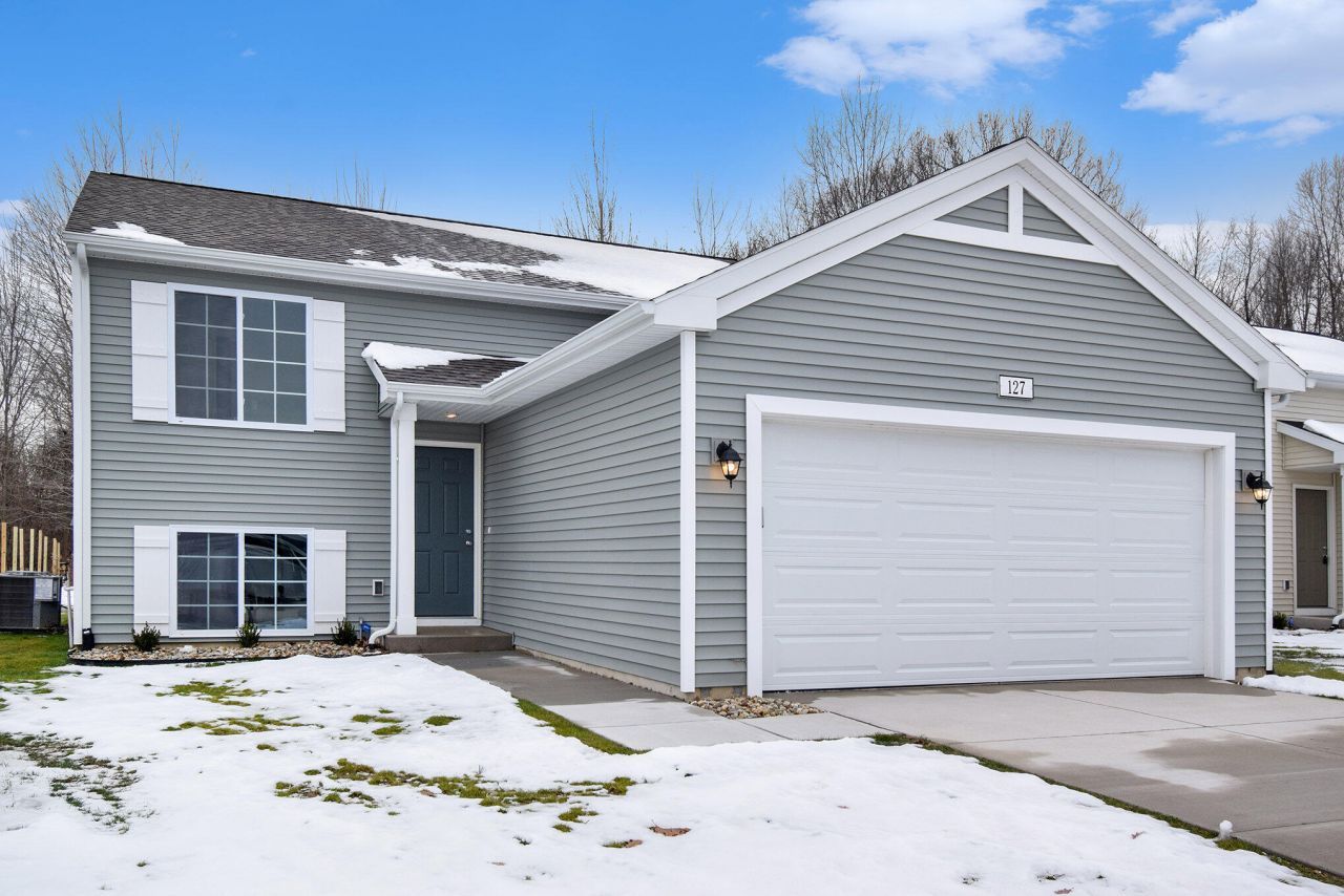 2239 Kingston Farm Lane, Ionia, MI 48846 Main Photo