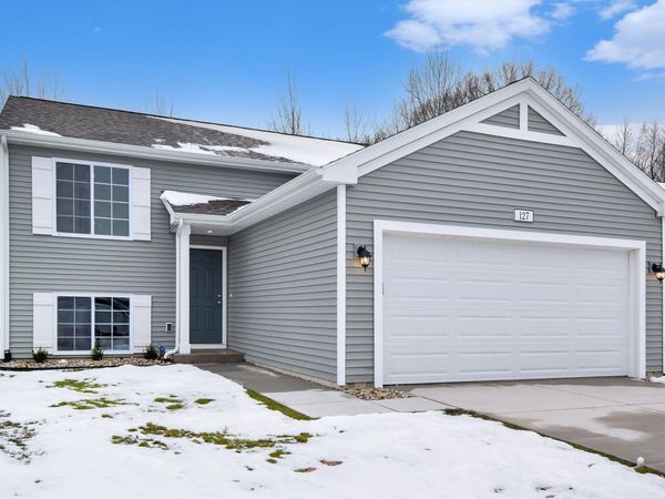 2239 Kingston Farm Lane, Ionia, MI 48846