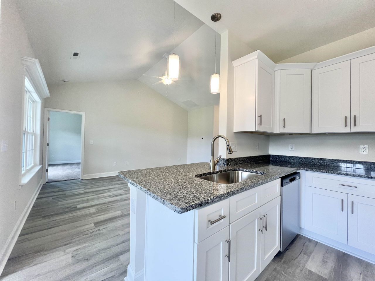 1035 Flag Patch Rd. Photo 7