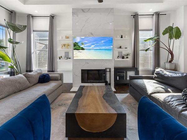 2534 Gladstone Drive, Dallas, TX 75211