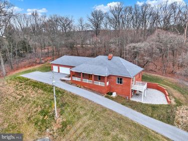 3833 PLEASANT VALLEY ROAD, YORK, PA 17406