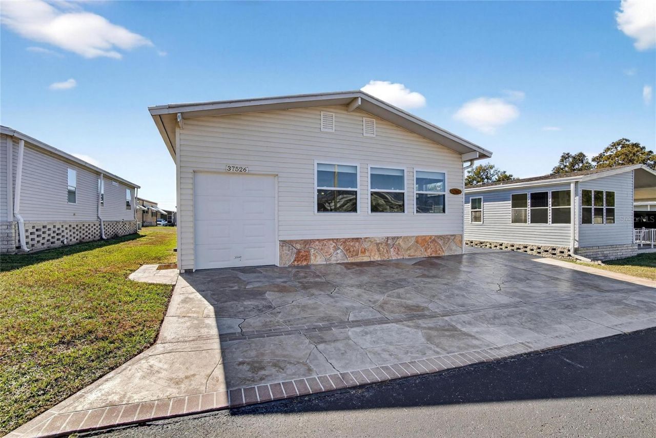 37526 Rio Lane, Zephyrhills, FL 33541 Main Photo