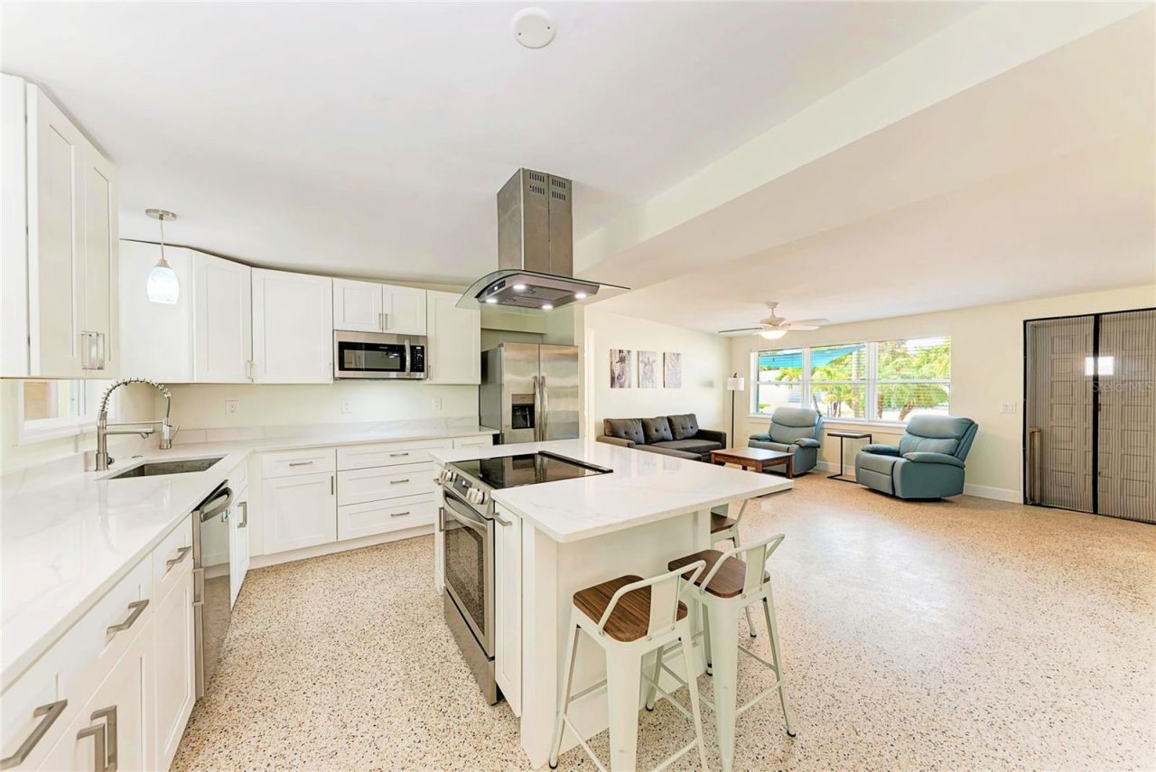 503 Bayview Drive, Holmes Beach, FL 34217 Photo