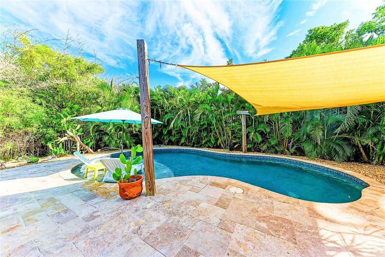 503 Bayview Drive, Holmes Beach, FL 34217 Photo