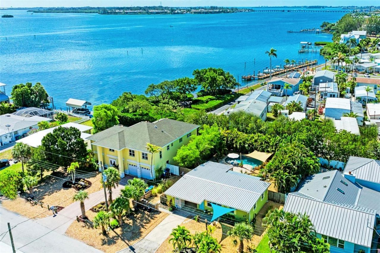 503 Bayview Drive, Holmes Beach, FL 34217 Photo