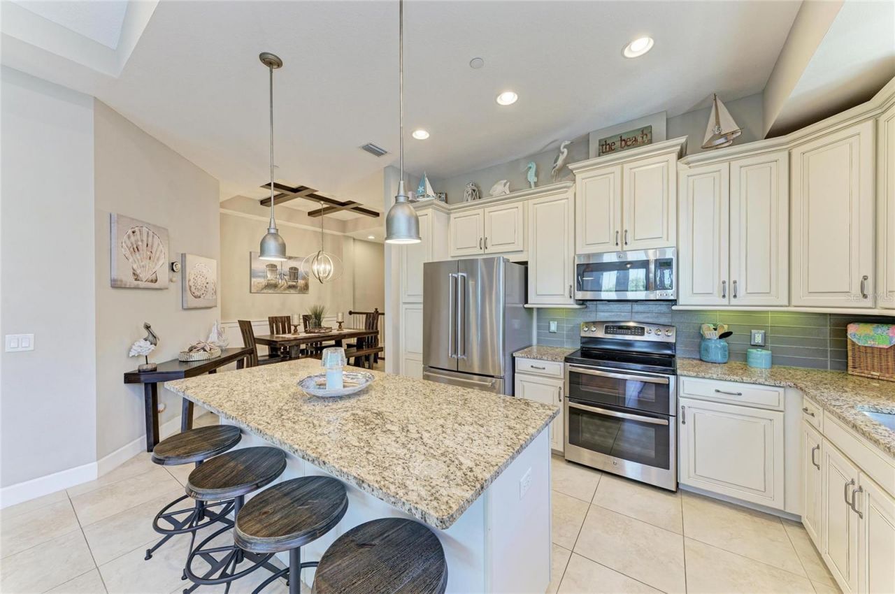 339 Sapphire Lake Drive, Unit 201, Bradenton, FL 34209 Photo