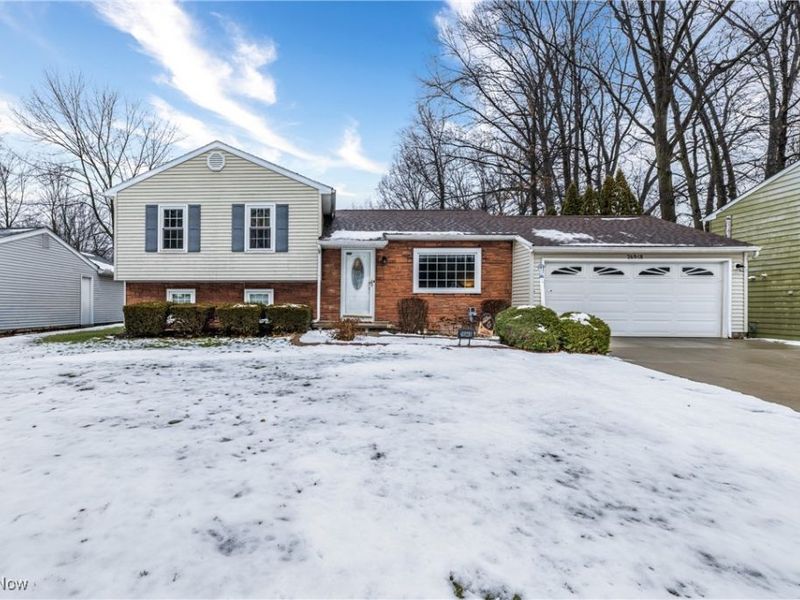 26948 Southwood Lane, Olmsted Township, OH 44138 Photo 1