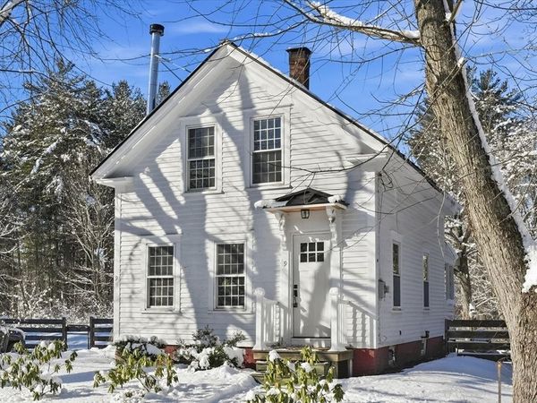 9 Elmwood St, Salisbury, MA 01952