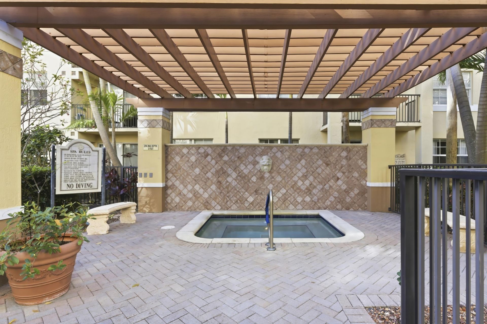 1805 N Flagler Drive, Unit 305, West Palm Beach, FL 33407 Photo