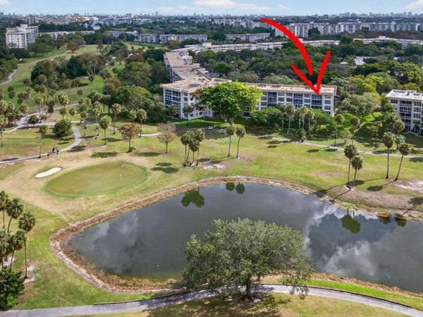 3960 Oaks Clubhouse Drive, Unit 512, Pompano Beach, FL 33069